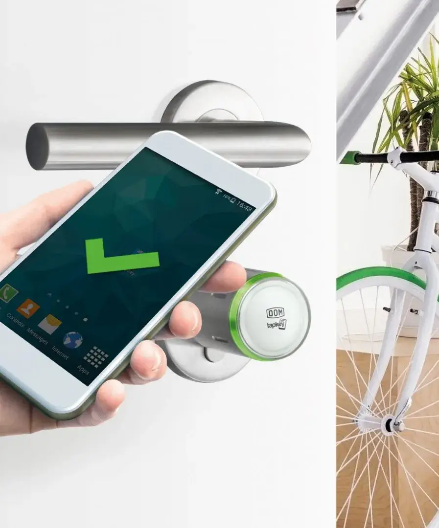 DOM ENIQ TAP KEY - offener Raum ist zu sehen, der durchs Handy aufgesperrt worden ist
